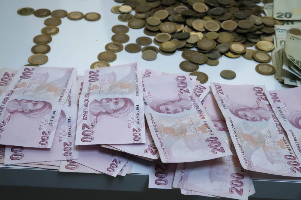 20 dilencinin üzerinden 30 bin lira para çıktı