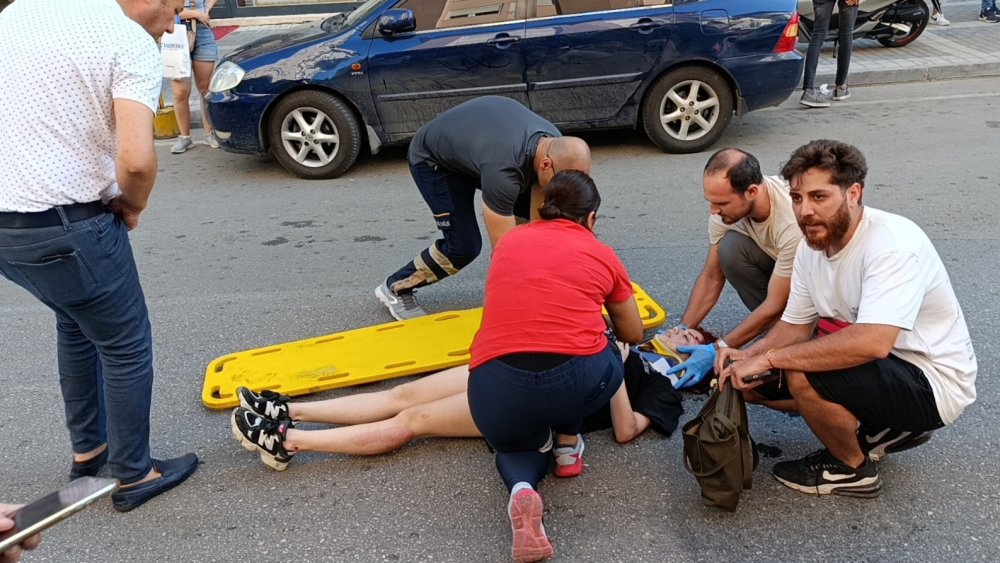 Araçtan inmeden yolu kontrol edin! Kadın sürücü ölümden döndü