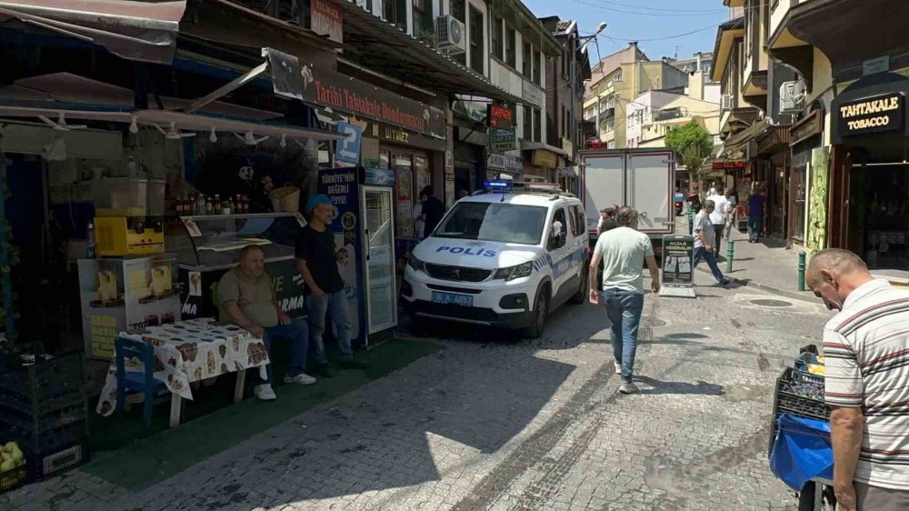 Seyyar Satıcılar Arasında Silahlı Kavga: Büyük Ayakkabı Hayat Kurtardı