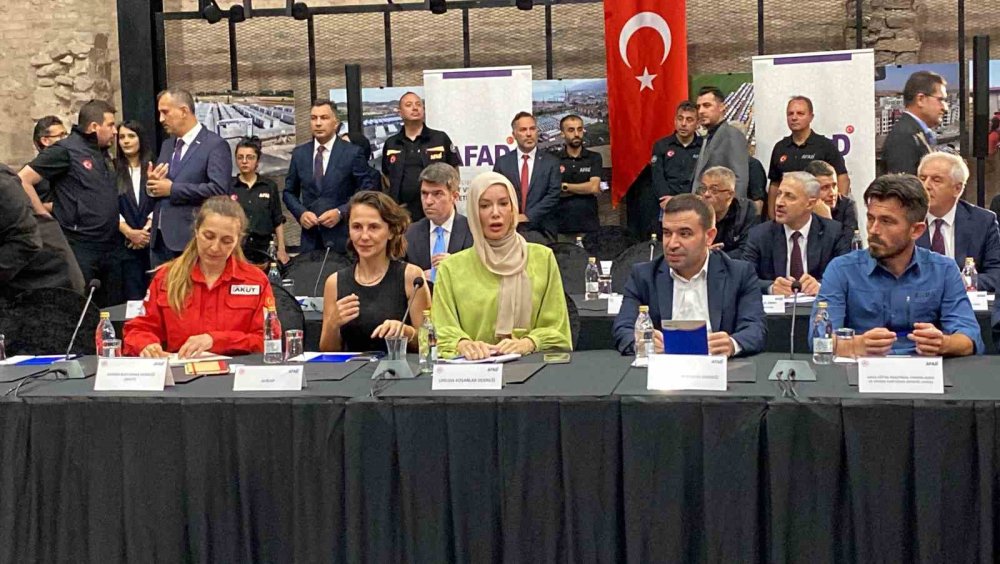 İnsani yardım çalışmaları Konya'da masaya yatırıldı
