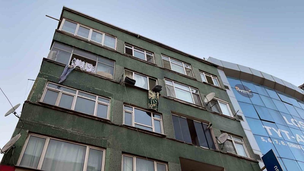 Otizmli Genç 4. Kattan Otomobilin Üzerine Düştü: Durumu Ağır