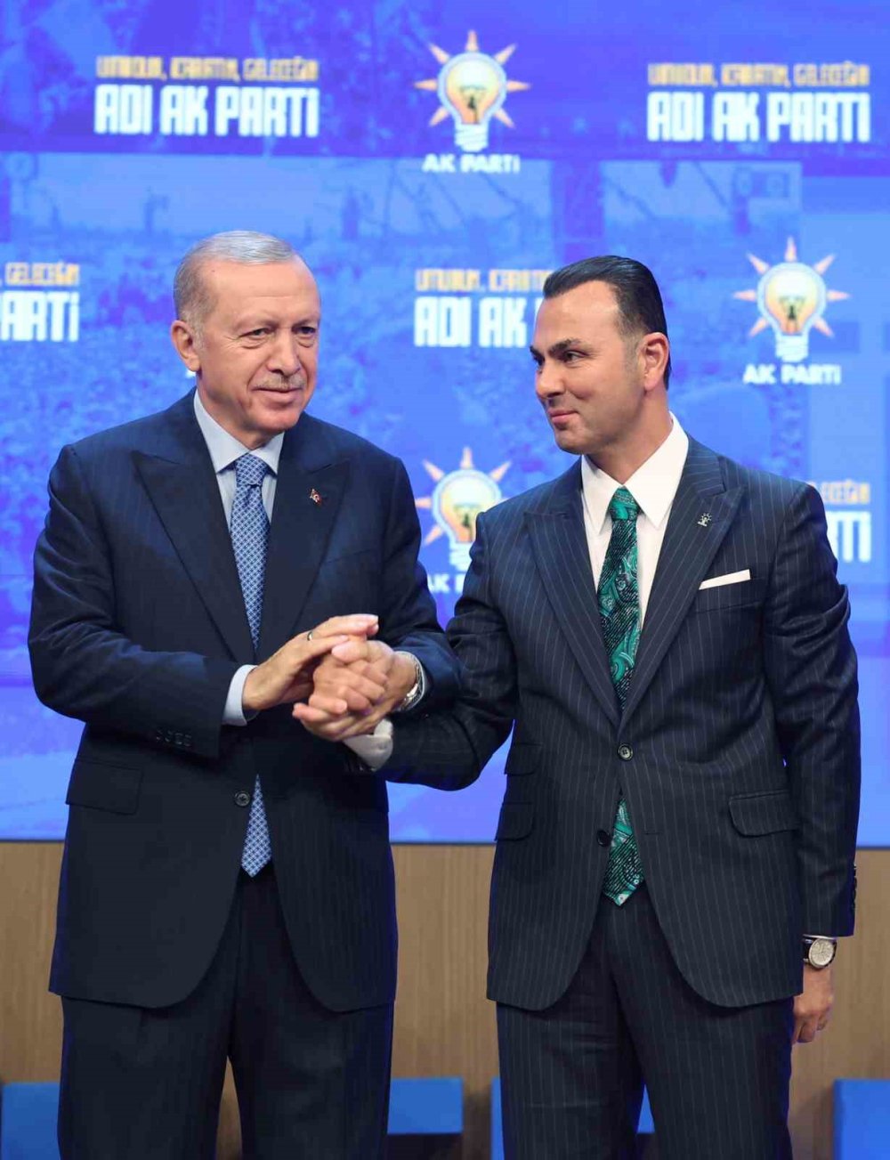 İYİ Parti'den İstifa Eden Seyithan İzsiz AK Parti'ye Katıldı: Yuvamda Olmanın Mutluluğunu Yaşıyorum