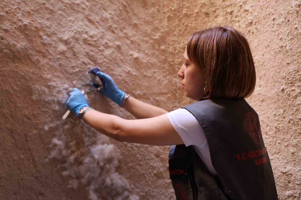 Reklam çekeceklerdi, haber oldular: Peribacasına yapıştırılan pamuklar temizleniyor