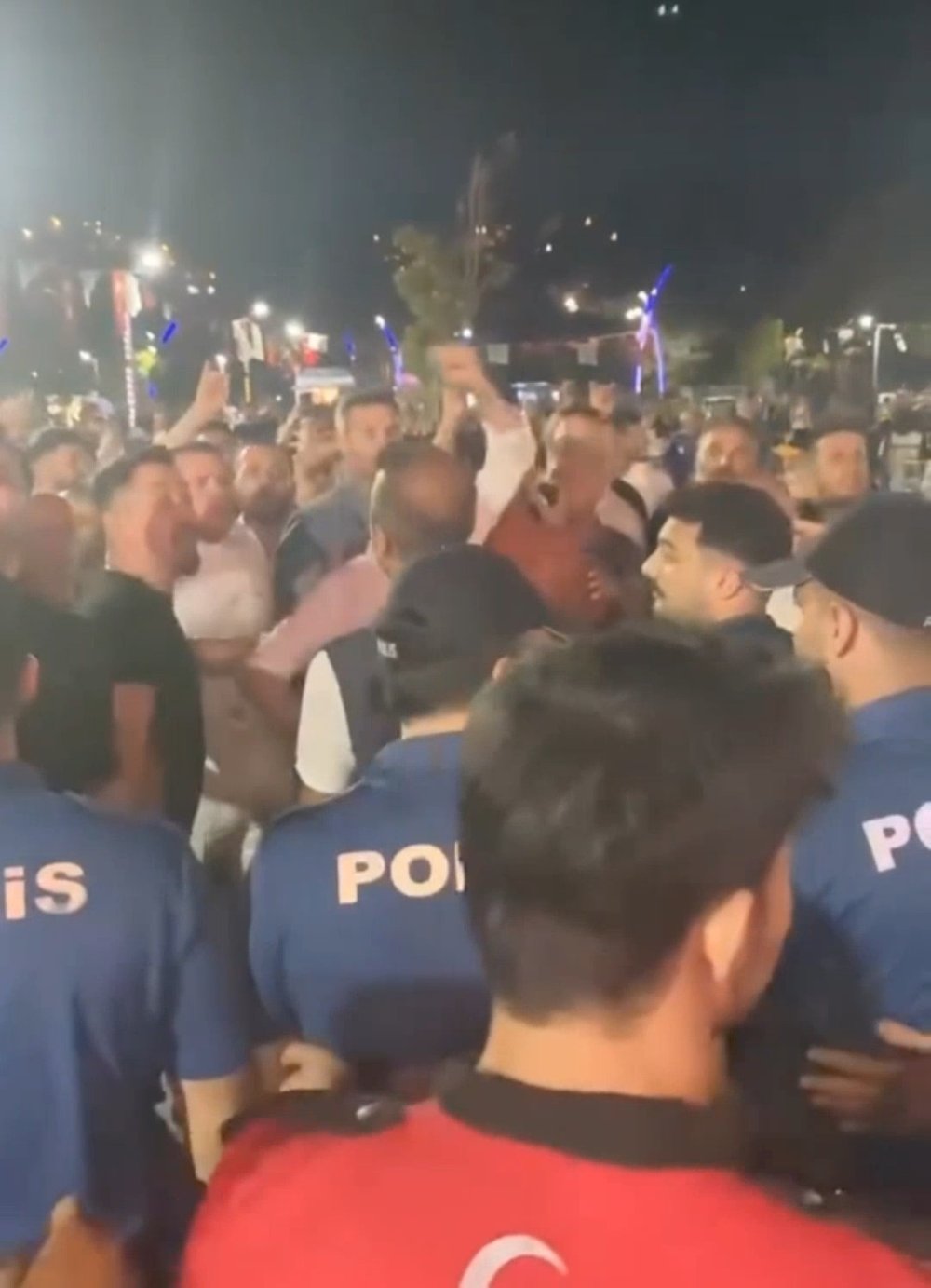 Suavi'nin Konseri Protesto Edildi