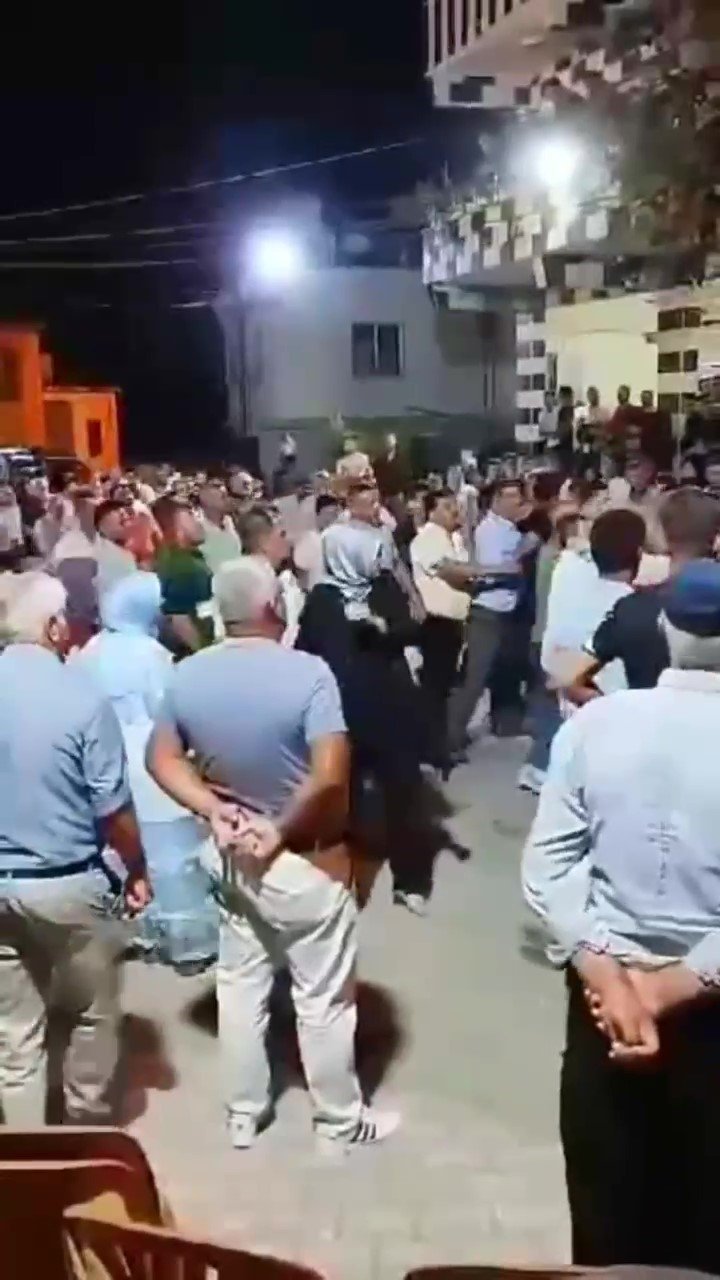 Düğünde halay çekeceklerdi, sandalyeler havada uçuştu