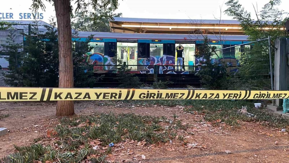 Marmaray Yeşilyurt İstasyonu'nda Bir Kişi Raylara Atladı