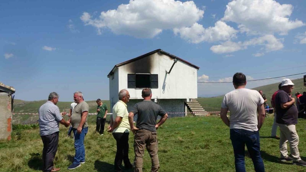 Yayla evinde kundaklama: Alevlerin arasında kalan 3 kişi yanarak can verdi