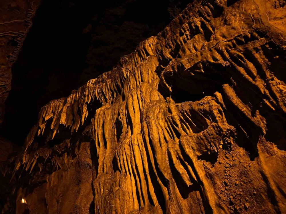 Çal Mağarası'na Körfez Ülkelerinden Yoğun İlgi: Mağarada Üşüdüler