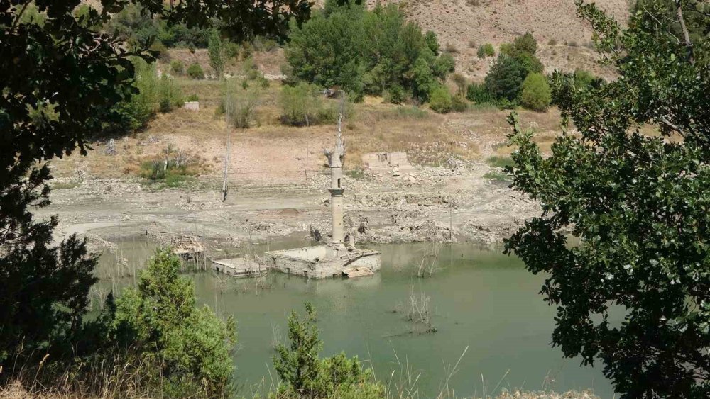 Sular çekildikçe tarih ortaya çıkıyor