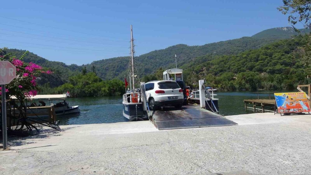 Dalyan’da Feribot Yolculuğu: 1 Saatlik Mesafe 5 Dakikaya Düşüyor