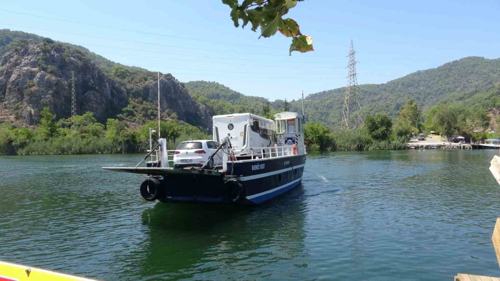 Dalyan’da Feribot Yolculuğu: 1 Saatlik Mesafe 5 Dakikaya Düşüyor