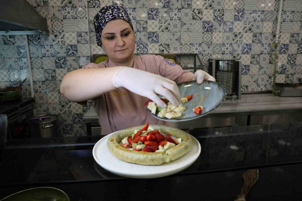 Adanalı Tatlıcı Zeynep Geyik, Geleneksel Lezzetleri Modern Yorumlarla Sunuyor