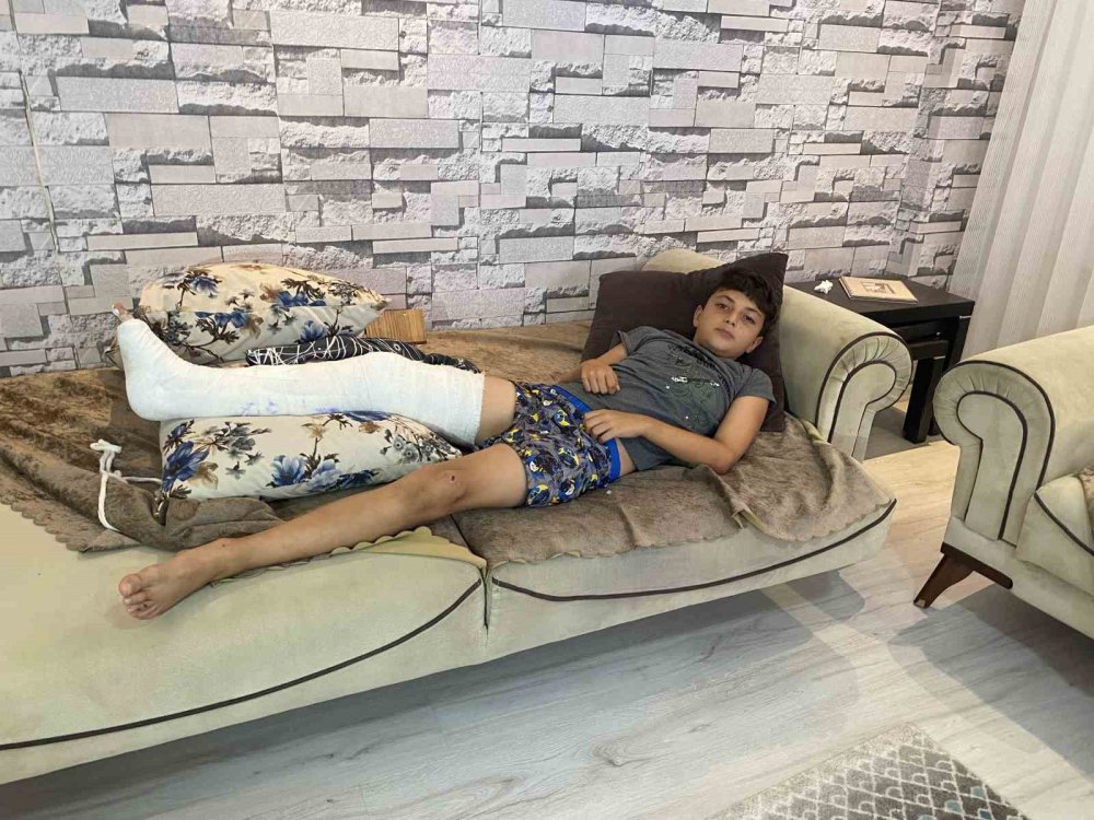 10 yaşındaki çocuk köpeklerden kaçarken bacağını kırdı