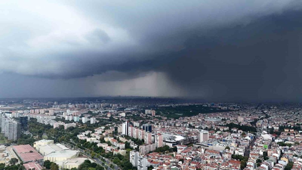 7 kilometre kalınlığındaki süper hücre bulutları dehşete düşürdü