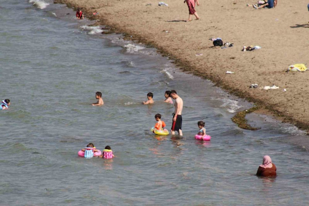 Denize gidemeyen Konyalılar Karaburun'a akın ediyor