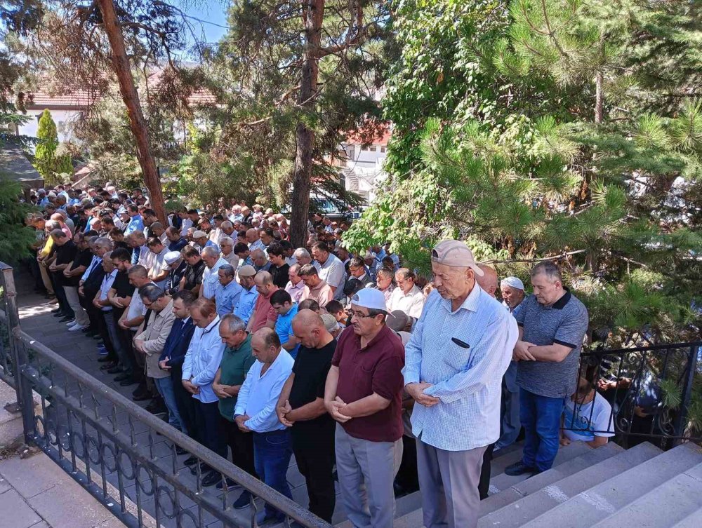 Balkondan düşen öğretmen Eyüp Sağlık 3 aylık yaşam savaşını kaybetti