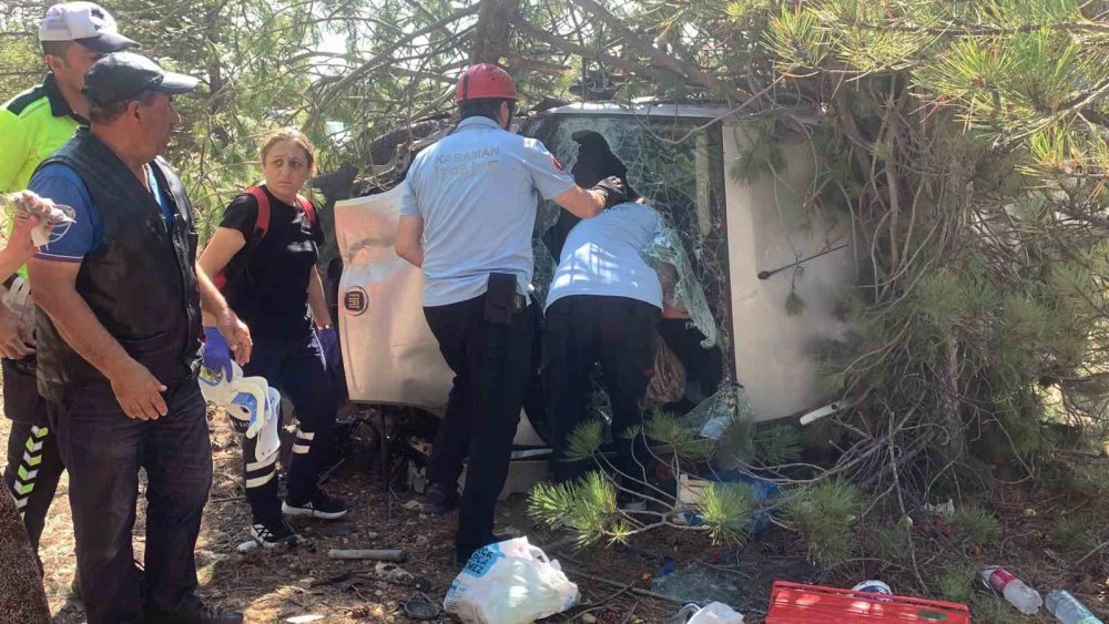 Mersin'den Konya'ya gelen araç yolda devrildi: 5 yaralı