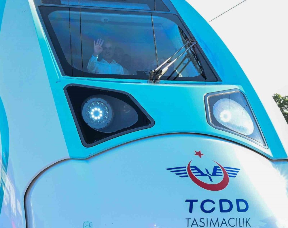 Türkiye'nin Milli Hızlı Treni 2025'te Raylara İnecek