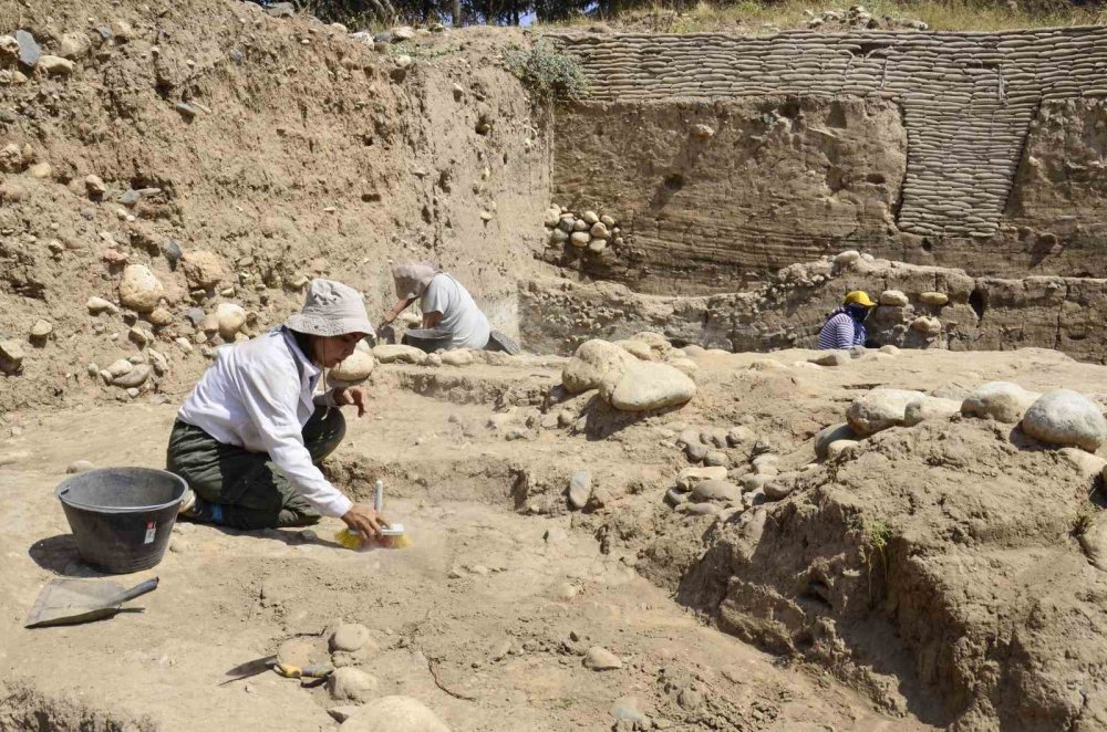 9 Bin Yıllık Yumuktepe Höyüğü’nde Hitit Dönemi Sur İzleri Bulundu