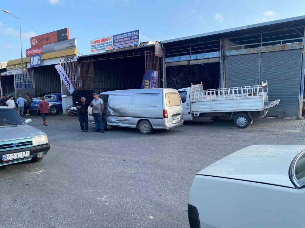 Ehliyetsiz sürücü kaza yaptı, korkup polise sığındı