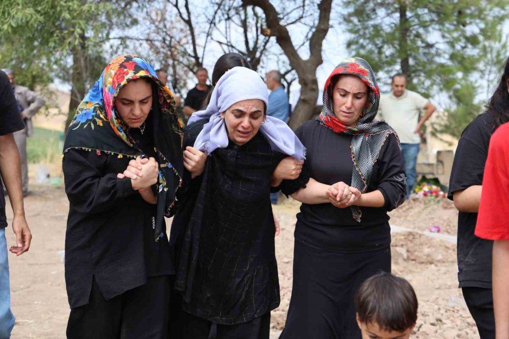 Narin Güran gözyaşlarıyla toprağa verildi