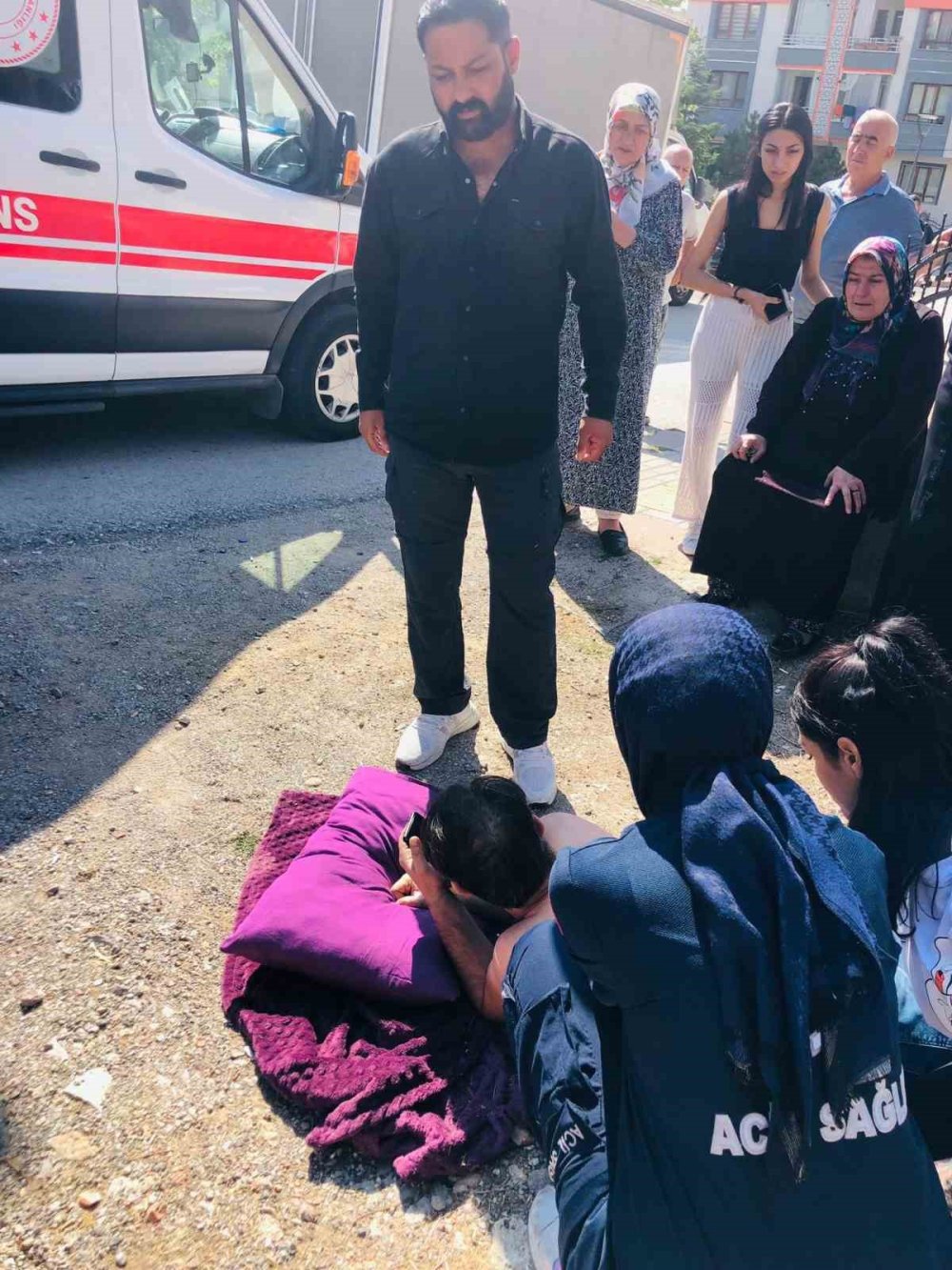 Eski eşinin yeni eşini kalçasından vurdu