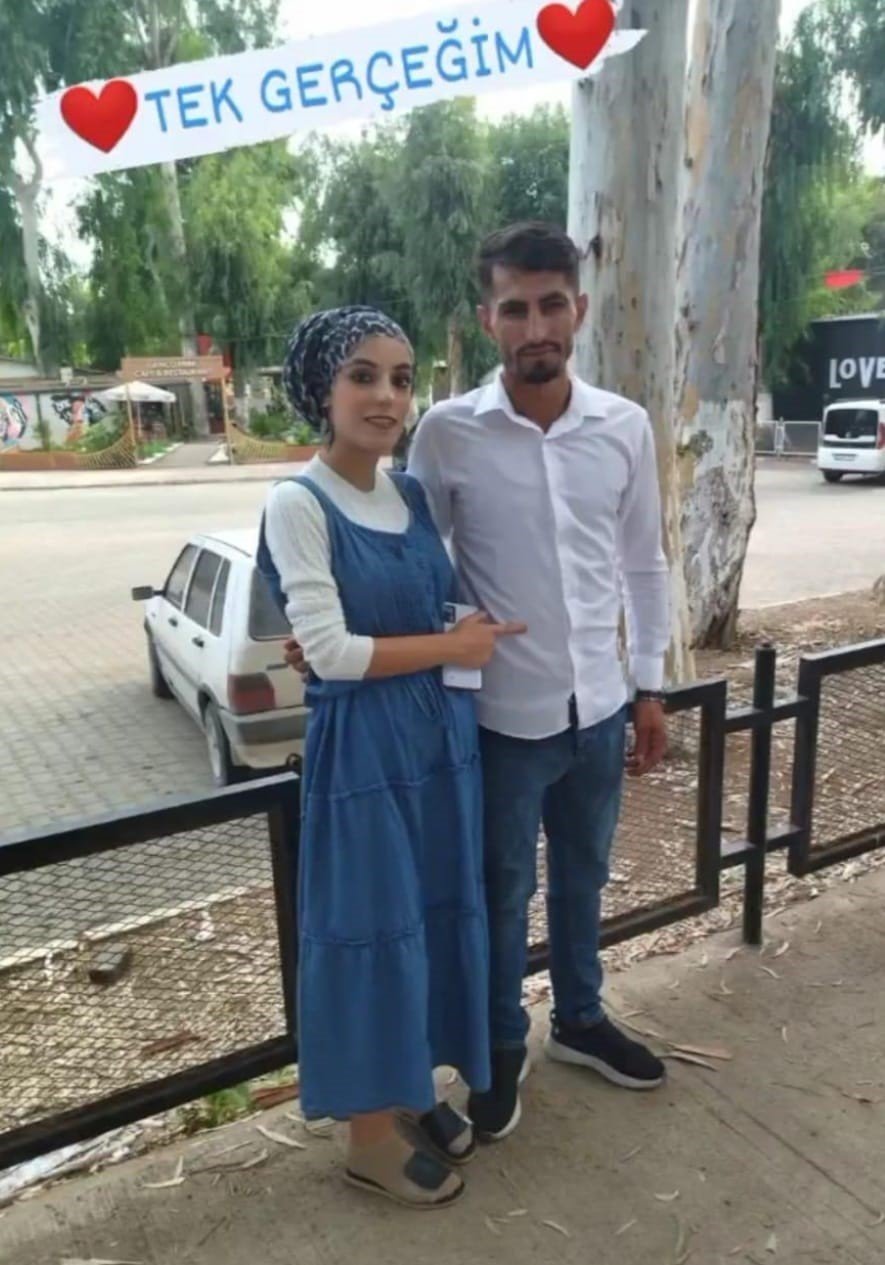 Hamile karısını öldüren sanık mahkemede deli numarası yaptı