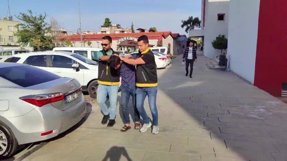 Hamile karısını öldüren sanık mahkemede deli numarası yaptı