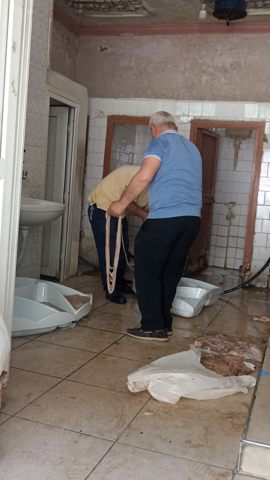 Mide bulandıran haber: Umumi tuvalette bağırsak temizlediler