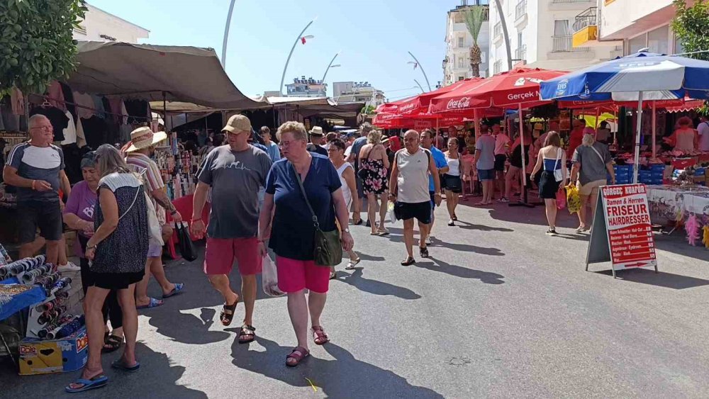 Turistler geziyor alışveriş yapmıyor: Esnaf tepkili