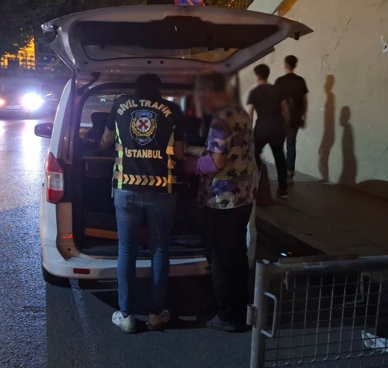 Araçla kaldırımdan giden şahsa 2 bin TL ceza