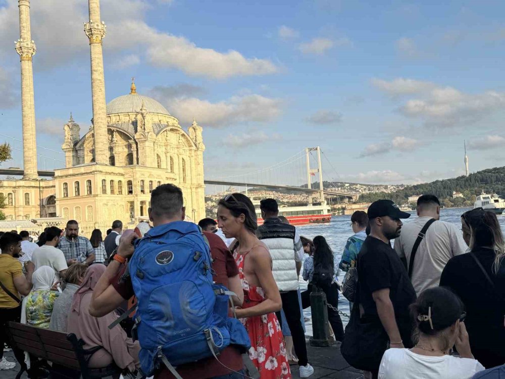 Halat üzerinde İstanbul Boğazı'nı geçti