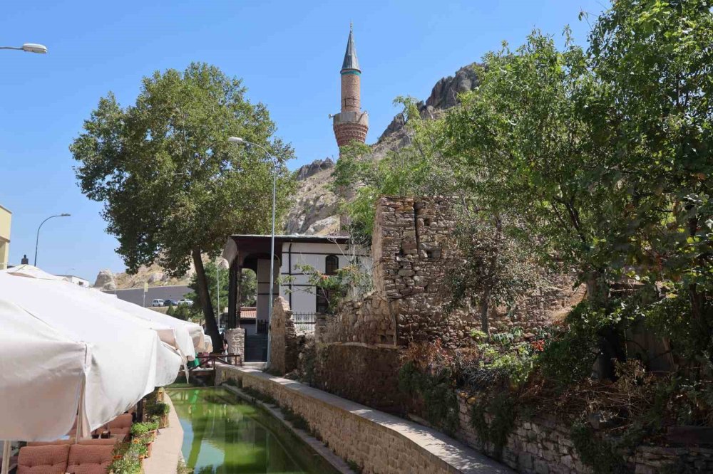 Konya'nın Tarihi Çay Camii: 19. Yüzyıldan Günümüze Gelen Kültürel Miras