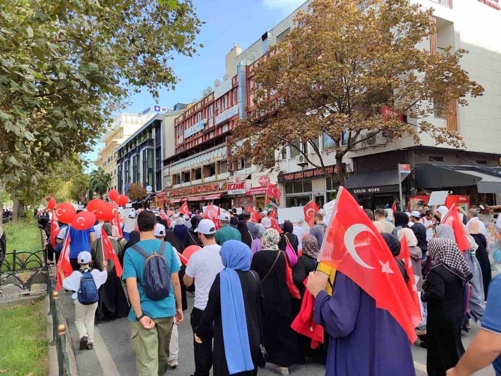 LGBT propaganda ve örgütlenmesinin yasaklanması için yüzlerce vatandaş bir araya geldi