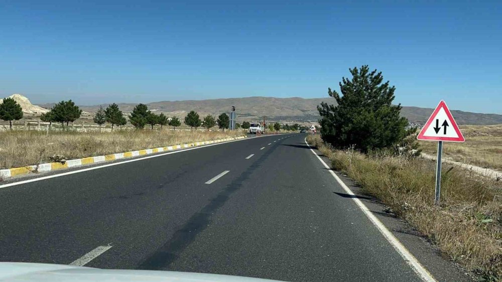 Sürücüleri Yanıltan Eski Yol Çizgileri Siliniyor