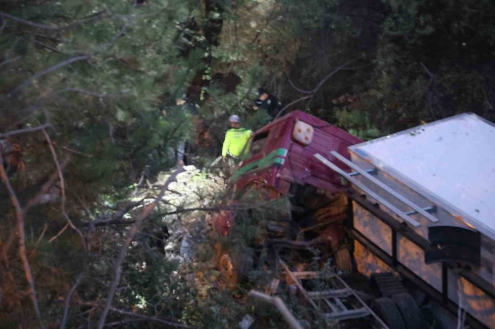 Akyokuş'tan Kamyon Uçtu
