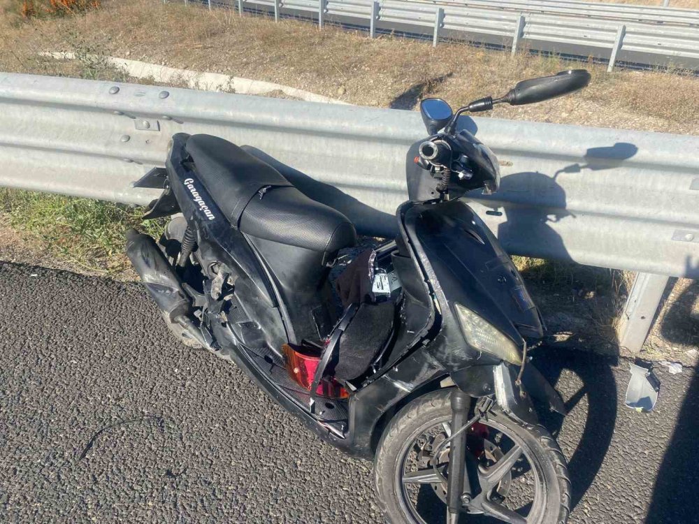 Kulu Gişeleri yakınlarında bariyerlere çarpan motosikletin sürücüsü yaralandı