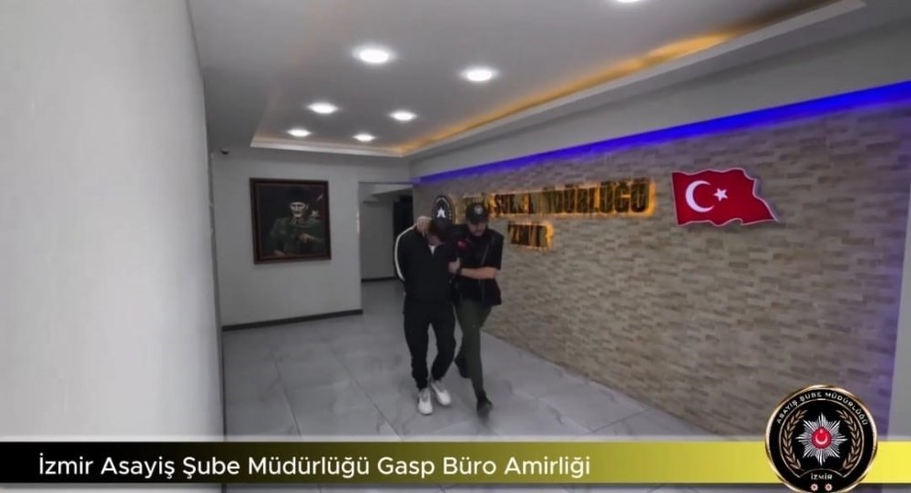 ATM’den para çeken emekli gasp edildi