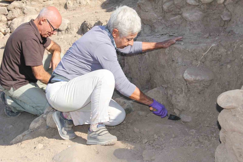 9 Bin Yıllık Tarihe Tanıklık Eden Prof. Dr. Isabella Caneva, Yumuktepe’ten ayrılamıyor