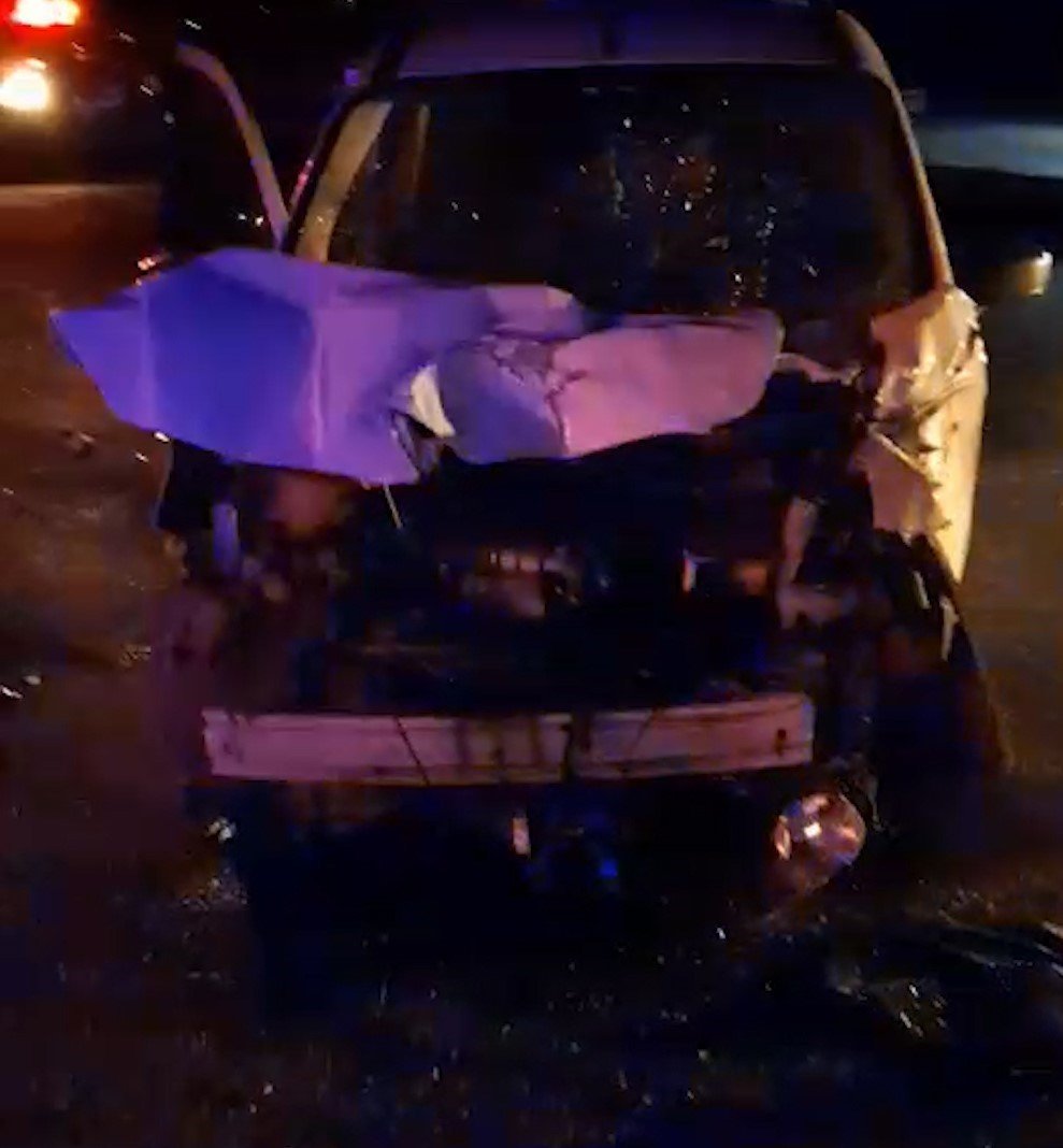 Niğde'de Kamyonet ile Ticari Araç Çarpıştı: 5 Yaralı