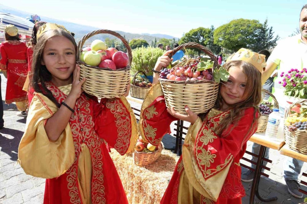 Aksaray’da 3. Bağ Bozumu ve Pekmez Festivali Coşkuyla Gerçekleştirildi