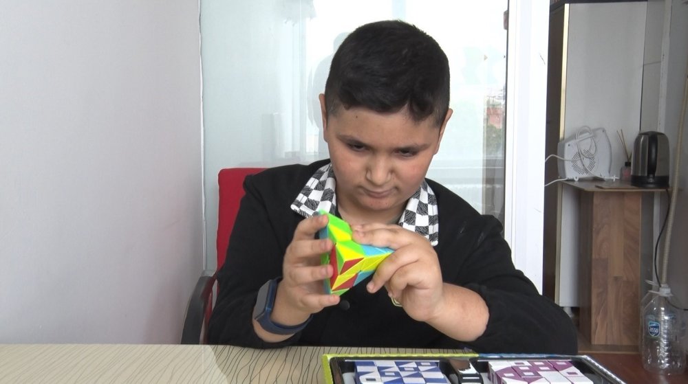 Bu rubik küpler engelli çocuklar için