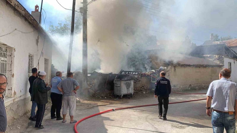 Müstakil Evde Korkutan Yangın! Tutuşan Atık Malzemeler Kül Oldu