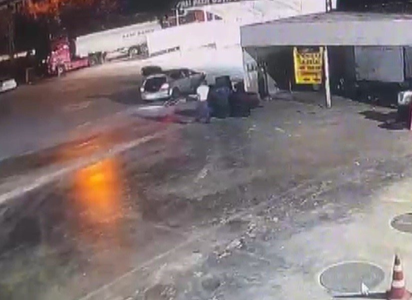 Tamir için geldi, tamircinin tespih koleksiyonunu alıp kaçtı