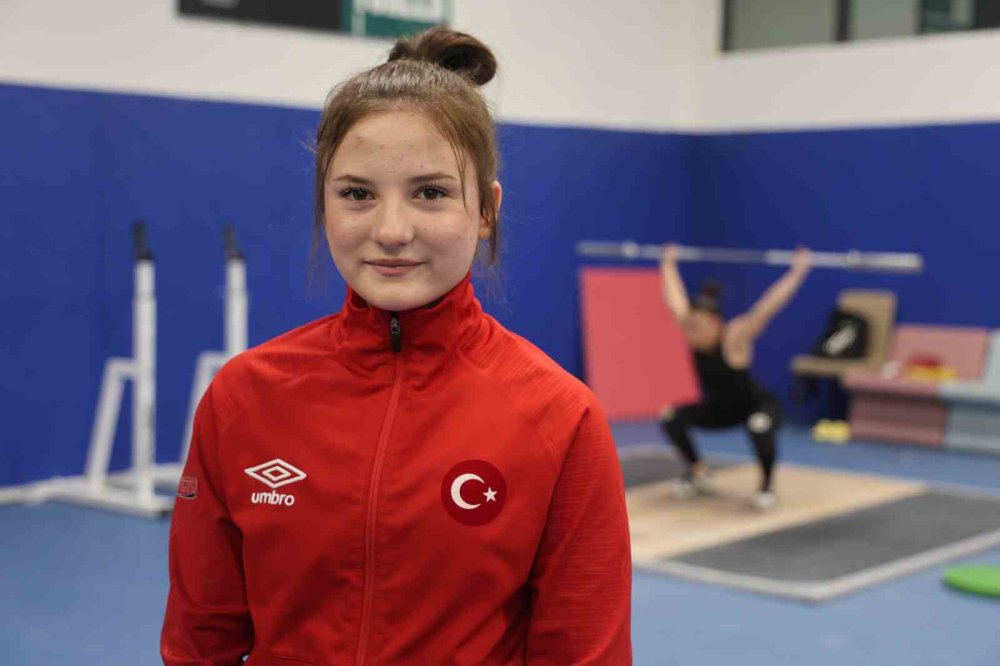 Cansu ve Aysu Bektaş Kardeşler Halterde Altın Madalya Hedefliyor