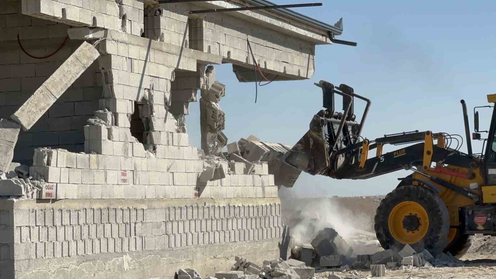 Kaçak yapılaşmaya olaylı yıkım