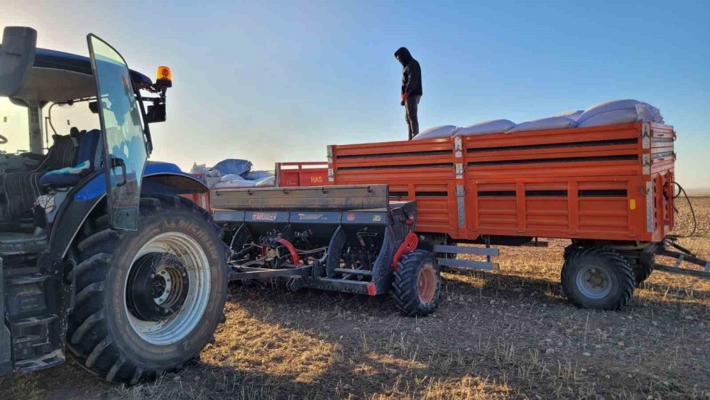 Kulu’da yaklaşık 750 bin dekarlık alanda arpa ve buğday ekimine başlandı