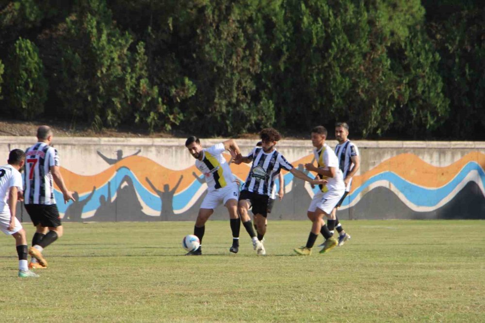 Lisansları çalınan futbolcular, maçı da kaybetti