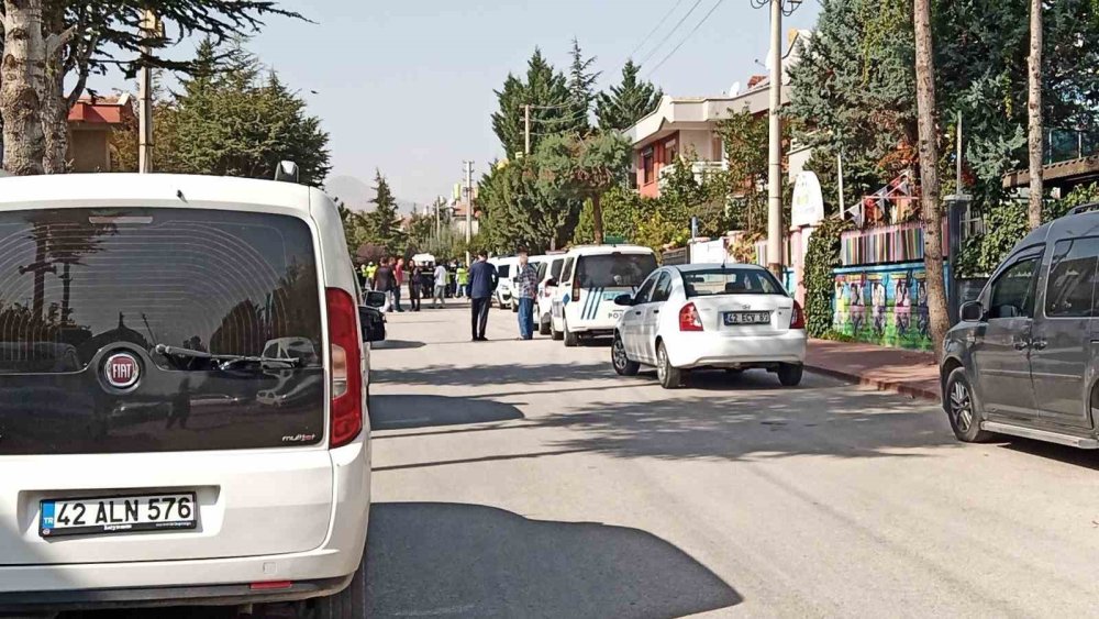 Selçuklu'da ihbara giden polise bıçaklı saldırı: Şahıs vurularak durduruldu