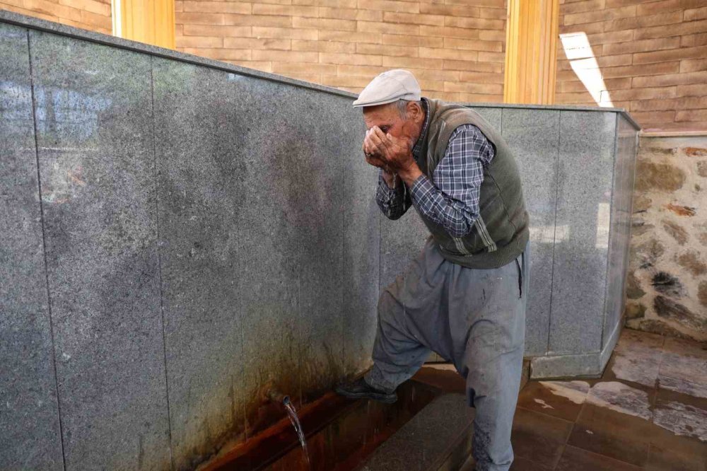 Ekinözü'ndeki Acı Su Şifa Arayanların Adresi Oldu